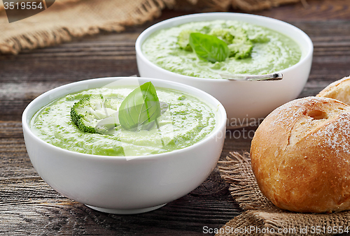 Image of broccoli and green peas soup