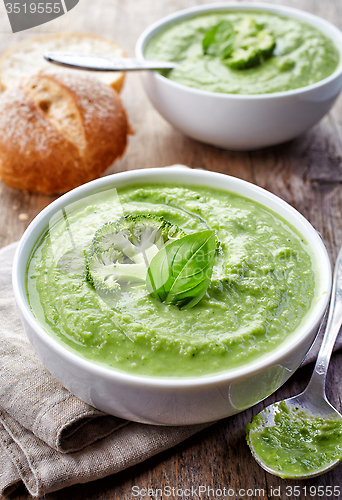Image of broccoli and green peas soup