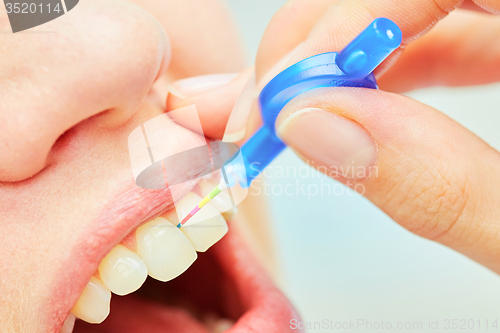 Image of the correct use of a tooth brush for perfect oral hygiene