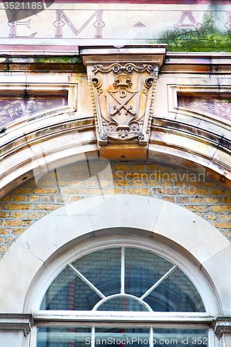 Image of old windon in  wall 