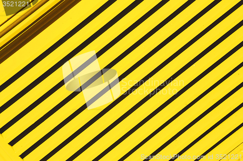 Image of yellow  abstract metal in englan london 