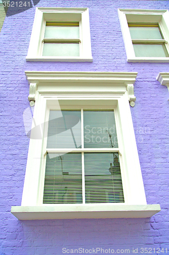 Image of notting   hill  area  in london   liliac   wall  