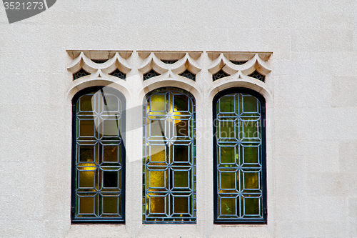 Image of old windon in england london brick and glass the wall 