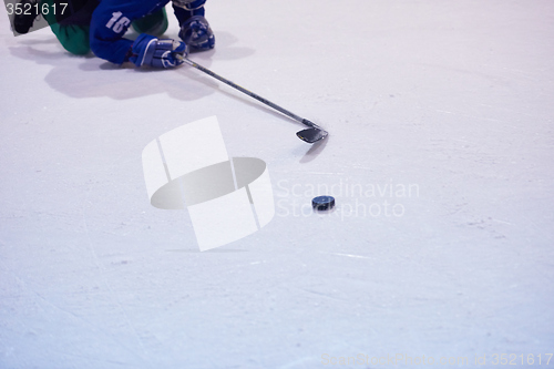 Image of ice hockey player in action