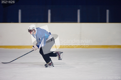 Image of ice hockey player in action