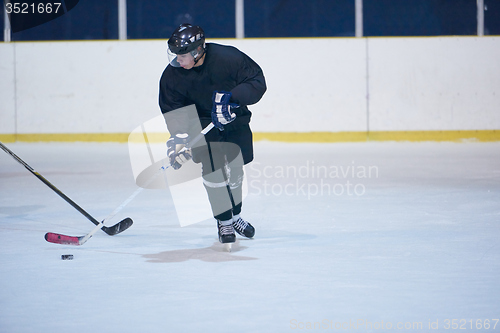 Image of ice hockey player in action