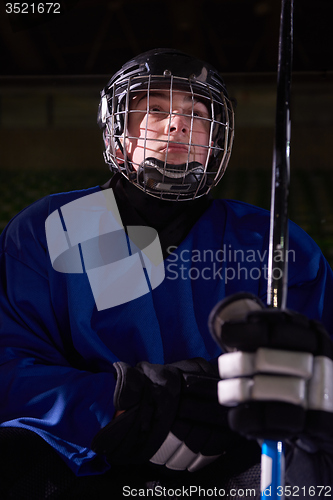 Image of ice hockey players on bench