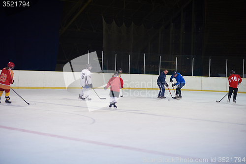 Image of teen ice hockey players team meeting with trainer