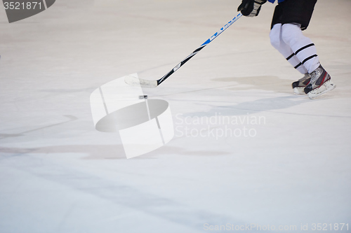 Image of ice hockey player in action