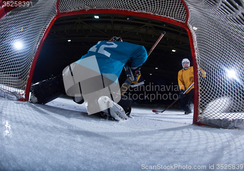 Image of ice hockey goalkeeper