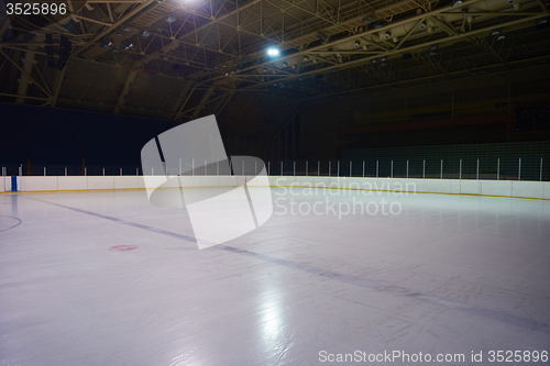 Image of empty ice rink, hockey arena