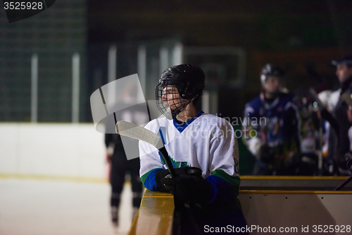 Image of ice hockey players on bench