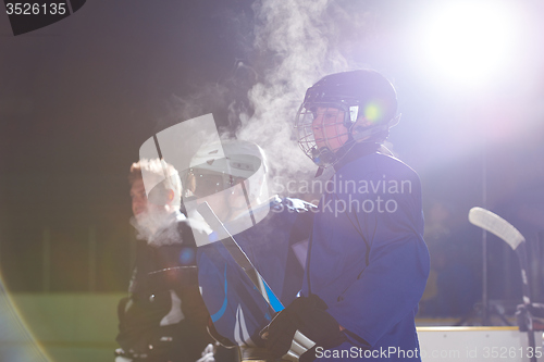 Image of ice hockey players on bench