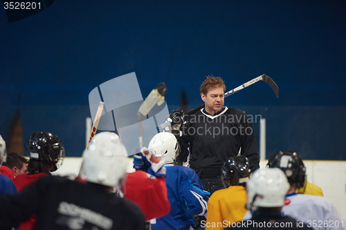 Image of ice hockey players team meeting with trainer