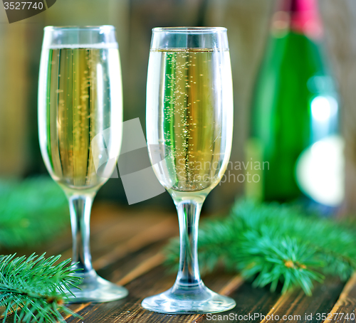 Image of Glasses of white wine