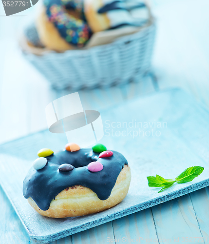 Image of donuts on plate 
