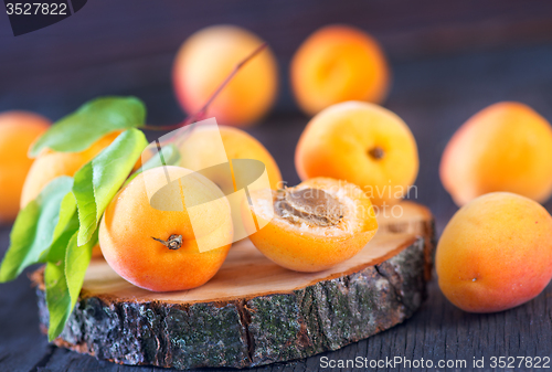 Image of apricots