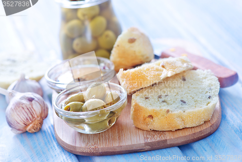 Image of bread with olive