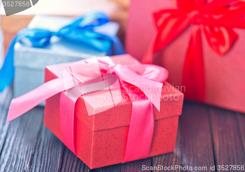 Image of box for present