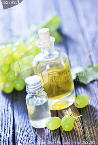 Image of grape oil in bottle