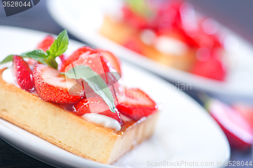 Image of cake with strawberry