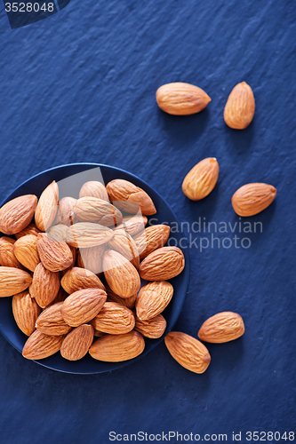 Image of almond without shell