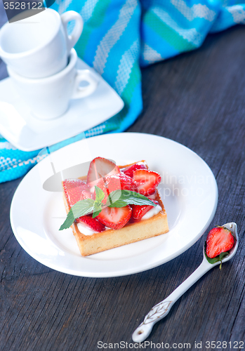 Image of cake with strawberry