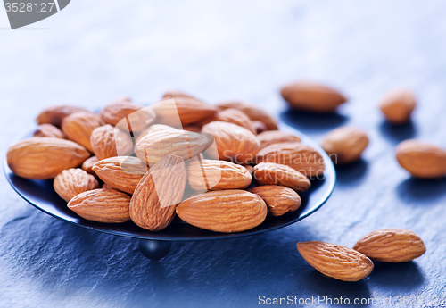 Image of almond without shell