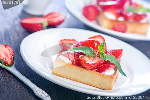 Image of cake with strawberry