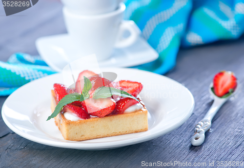 Image of cake with strawberry