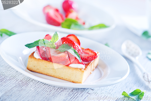 Image of cake with strawberry