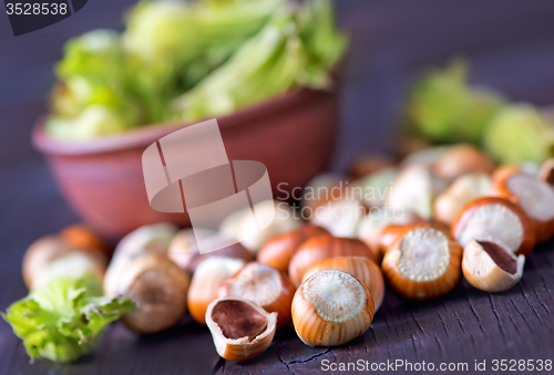 Image of hazelnuts