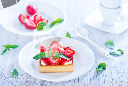 Image of cake with strawberry