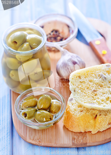 Image of bread with olive