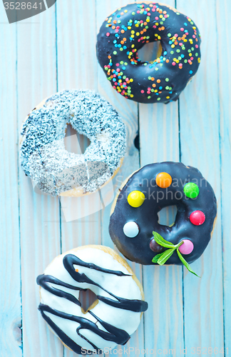 Image of donuts on plate 