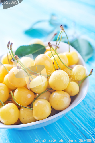 Image of yellow cherry