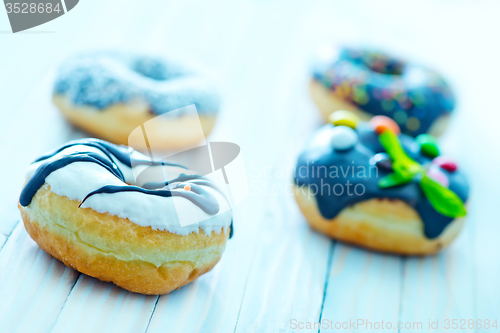 Image of donuts on plate 