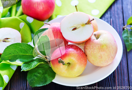 Image of fresh apples
