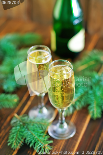 Image of Glasses of white wine