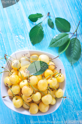 Image of yellow cherry