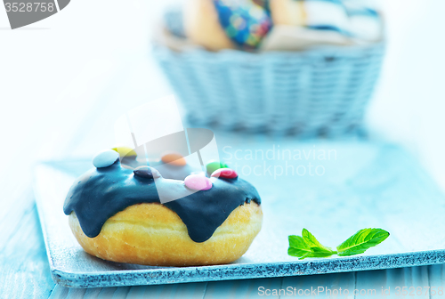 Image of donuts on plate 