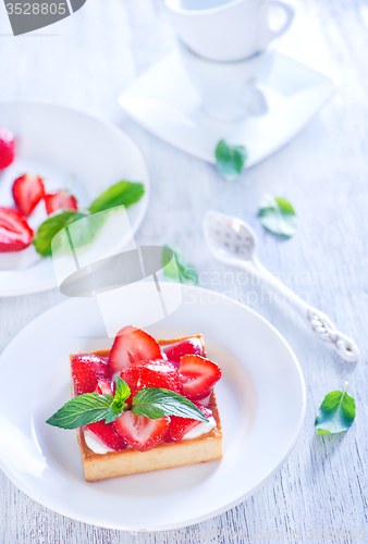 Image of cake with strawberry