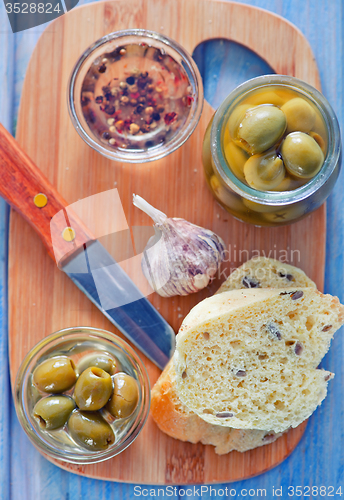 Image of bread with olive