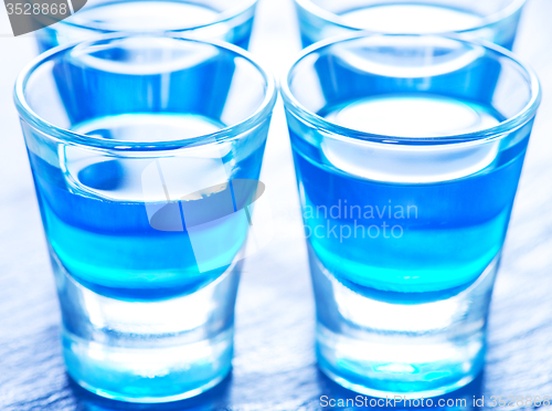 Image of blue alcoholic drink into small glasses