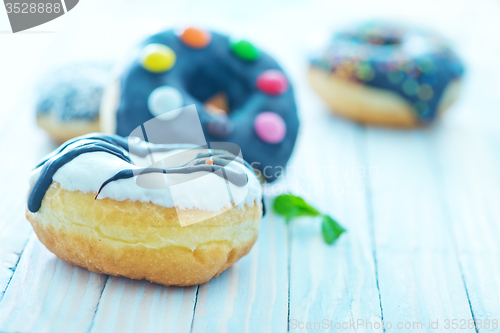 Image of donuts on plate 