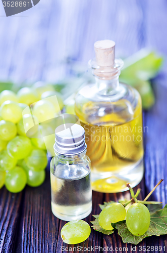 Image of grape oil in bottle