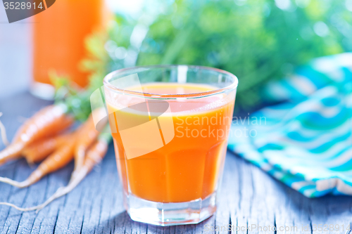 Image of fresh carrot juice