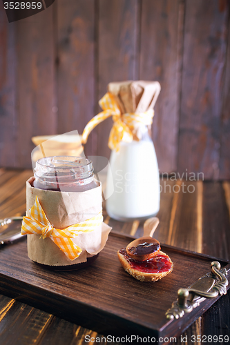 Image of jam in glass jar 