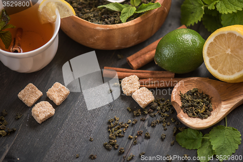 Image of berries  tea