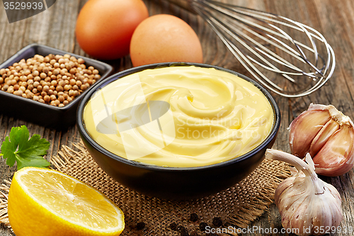 Image of bowl of mayonnaise